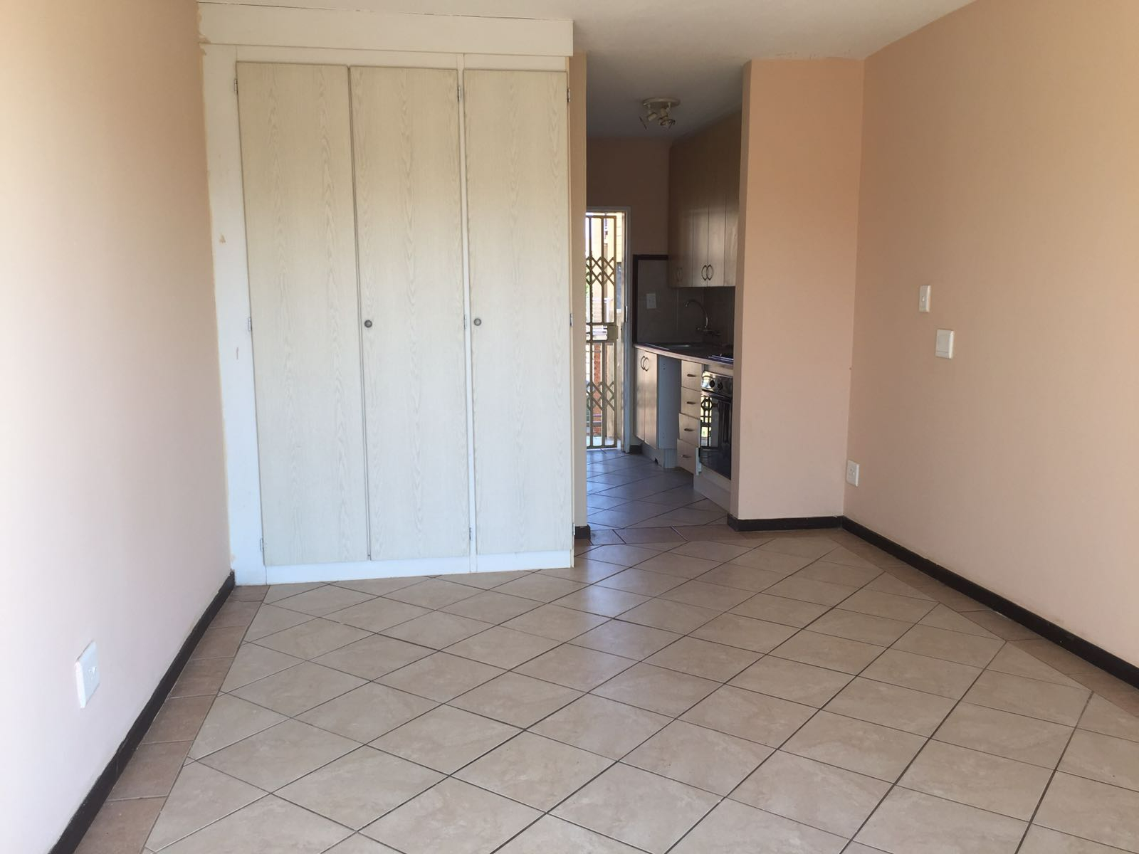 11.Bachelor main bedroom