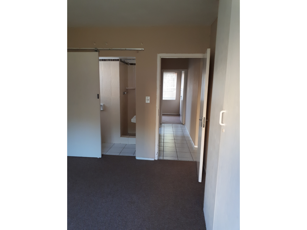 12. Ensuite main bedroom