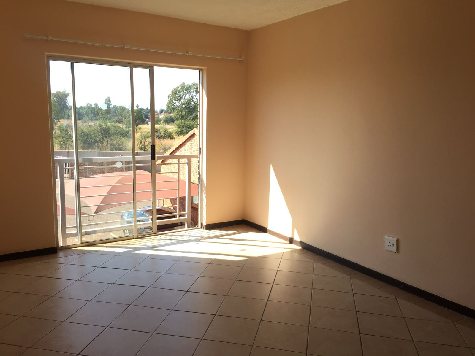 13.Bachelor main bedroom (2)