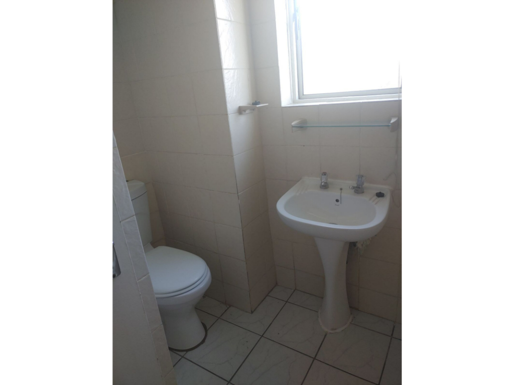 15. Shared bathroom 2